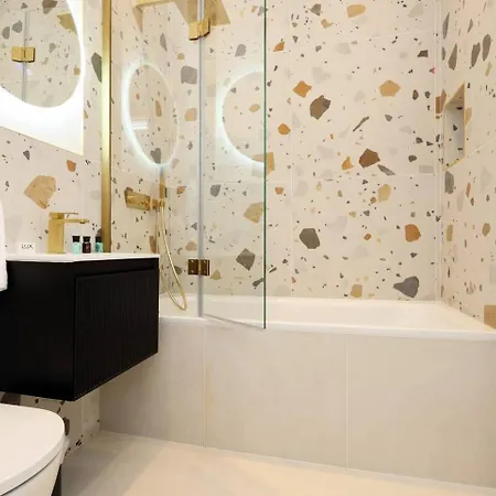 Apartman Bright And Modern 3br Flat For 8 Guests