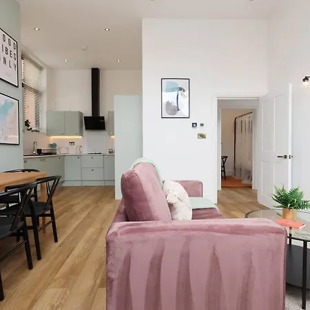 Bright And Modern 3br Flat For 8 Guests *