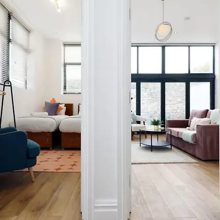 Bright And Modern 3br Flat For 8 Guests