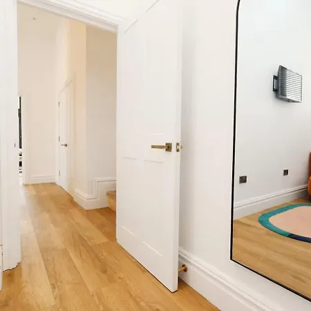 Apartment Bright And Modern 3br Flat For 8 Guests
