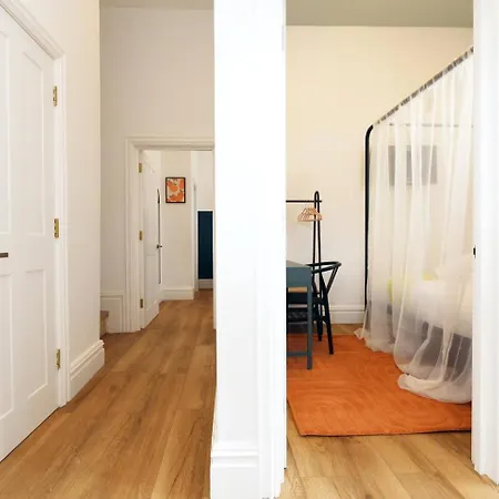 Bright And Modern 3br Flat For 8 Guests *