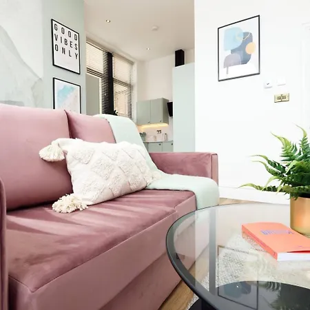 Bright And Modern 3br Flat For 8 Guests