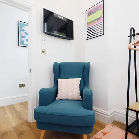 Bright And Modern 3br Flat For 8 Guests